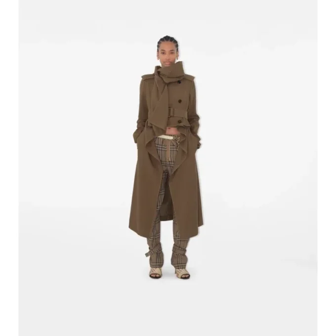 Gabardina con bufanda larga de seda como Trench Coat