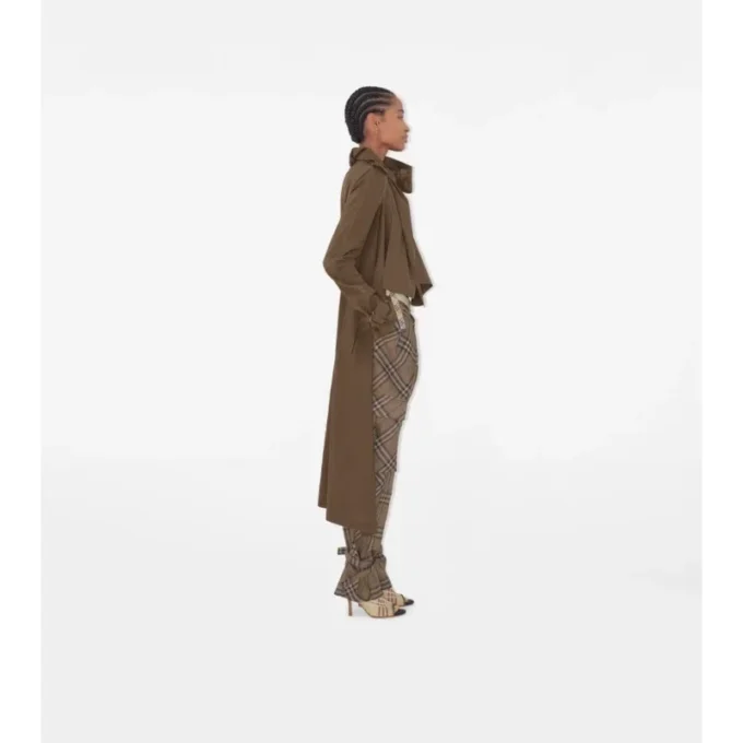Gabardina con bufanda larga de seda como Trench Coat