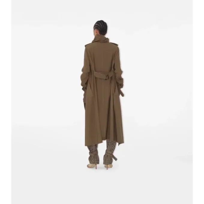 Gabardina con bufanda larga de seda como Trench Coat