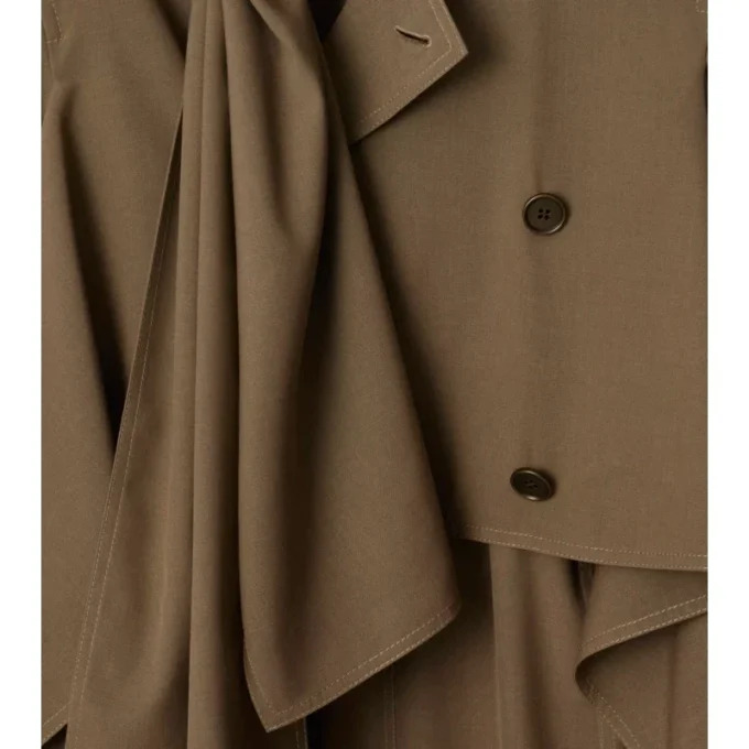 Gabardina con bufanda larga de seda como Trench Coat