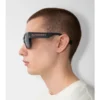 Gafas de sol de montura cuadrada con detalle del logotipo
