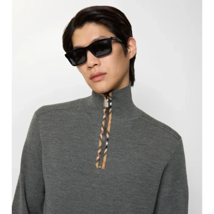 Jersey de lana con cuello en V y media cremallera