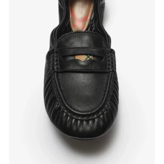 Mocasines de piel color beige