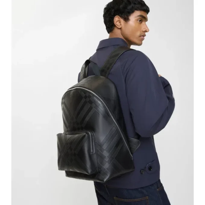Mochila con estampado de cuadros en relieve