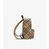 Mochila pequeña con estampado de cuadros