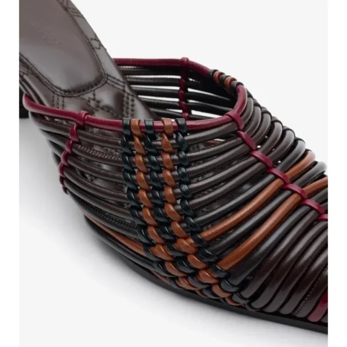 Mules de piel tejida con estampado de cuadros 