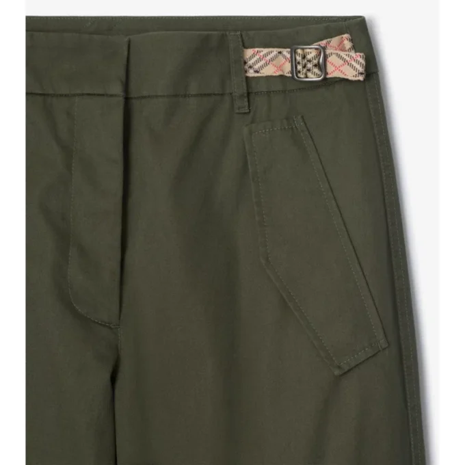 Pantalones cargo de Gabardine con ribetes a cuadros