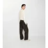 Pantalones de cuero con logotipo en cursiva