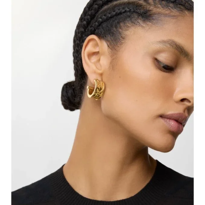 Pendientes de aro con estampado de cuadros grabado