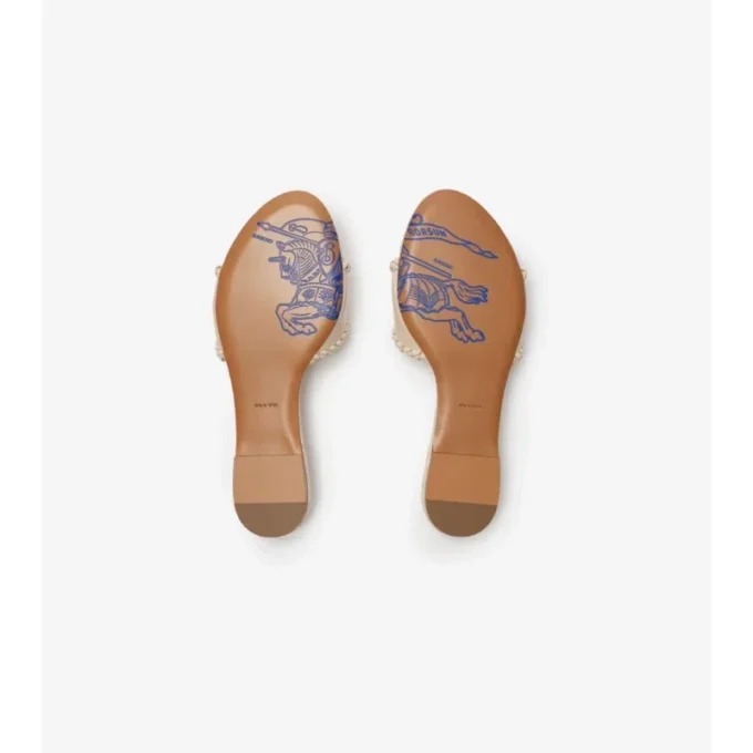 Sandalias de cuero con sello del caballero