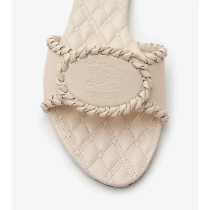 Sandalias de cuero con sello del caballero