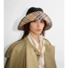 Sombrero de gabardina con ala a cuadros