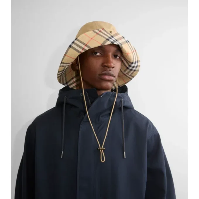 Sombrero de gabardina con ala a cuadros