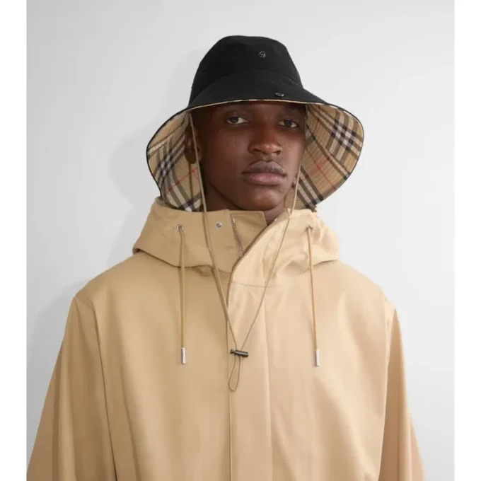 Sombrero de gabardina con ala a cuadros