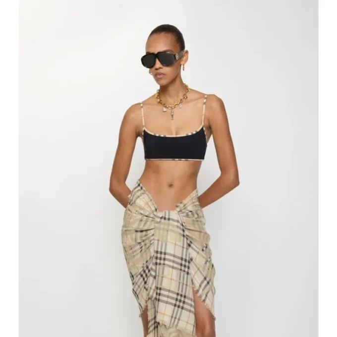 Top de bikini con ribete a cuadros