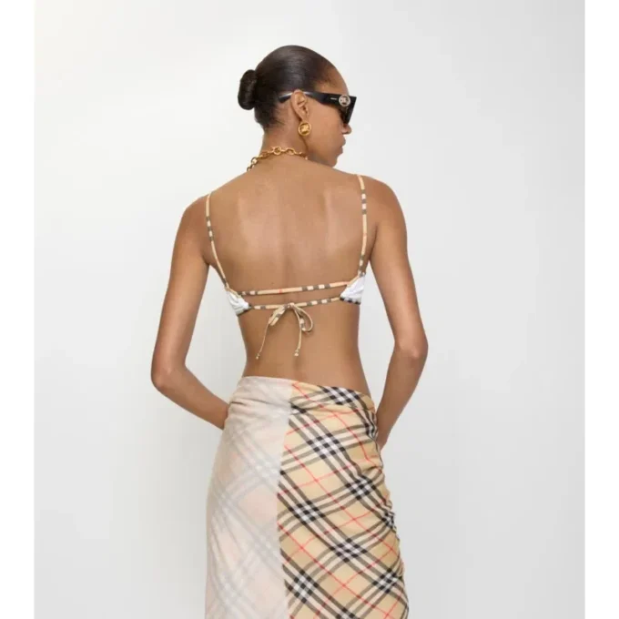 Top de bikini con ribete a cuadros