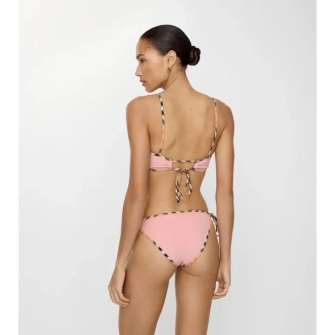 Top de bikini con ribete a cuadros
