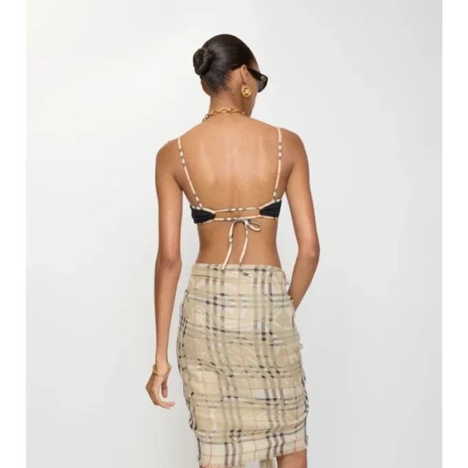 Top de bikini con ribete a cuadros