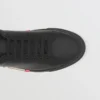 Zapatillas de cuero con detalle de rayas