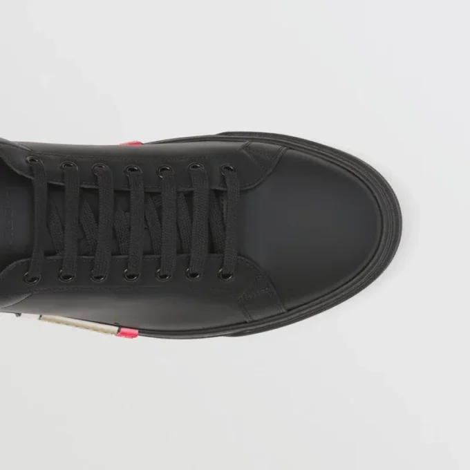 Zapatillas de cuero con detalle de rayas