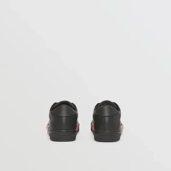 Zapatillas de cuero con detalle de rayas