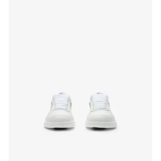 Zapatillas de piel y estampado de cuadros 