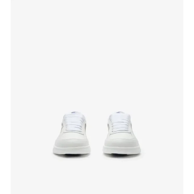 Zapatillas de piel y estampado de cuadros 