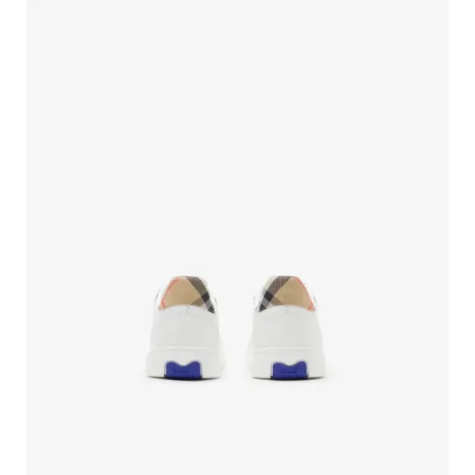 Zapatillas de piel y estampado de cuadros 