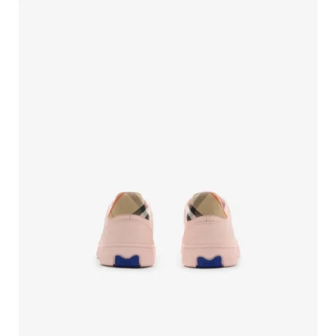 Zapatillas de piel y estampado de cuadros 