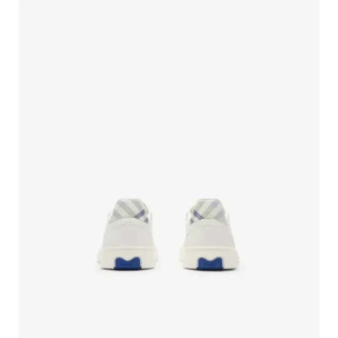 Zapatillas de piel y estampado de cuadros 