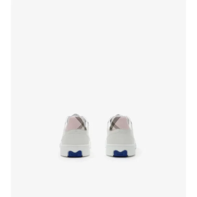 Zapatillas de piel y estampado de cuadros 