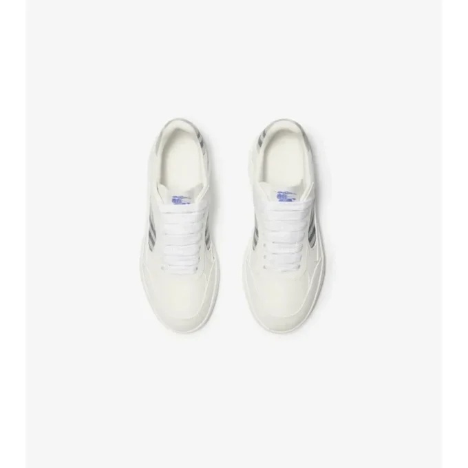 Zapatillas de piel y estampado de cuadros 