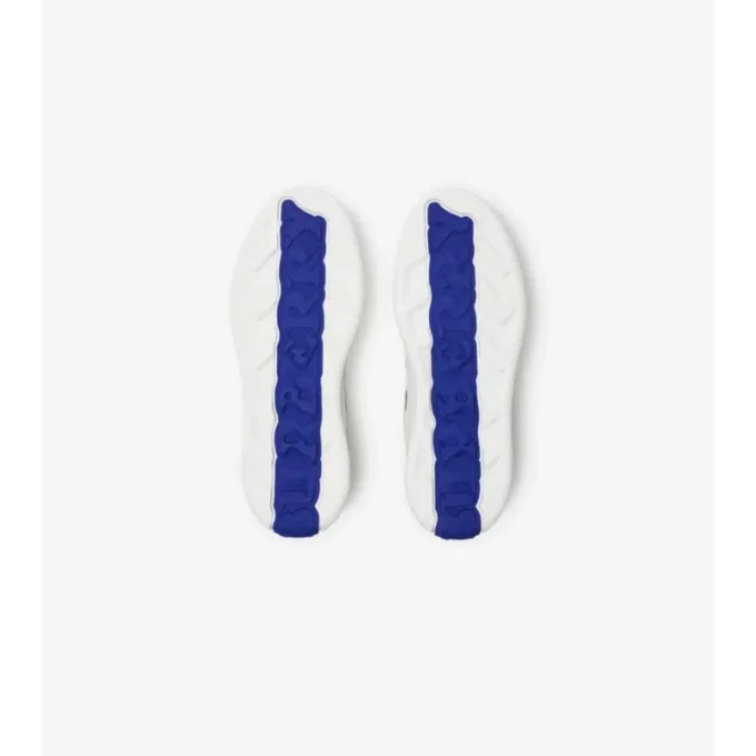 Zapatillas de piel y estampado de cuadros 