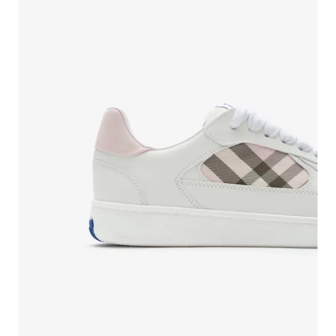 Zapatillas de piel y estampado de cuadros 